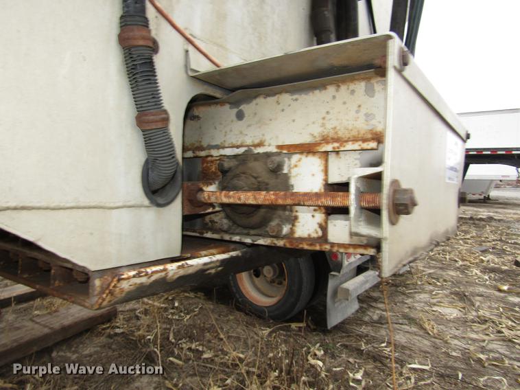 image for item DD2965 1998 Ledwell bulk feed trailer