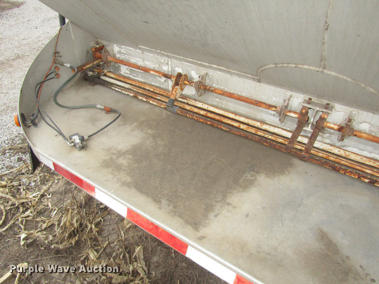 image for item DD2965 1998 Ledwell bulk feed trailer