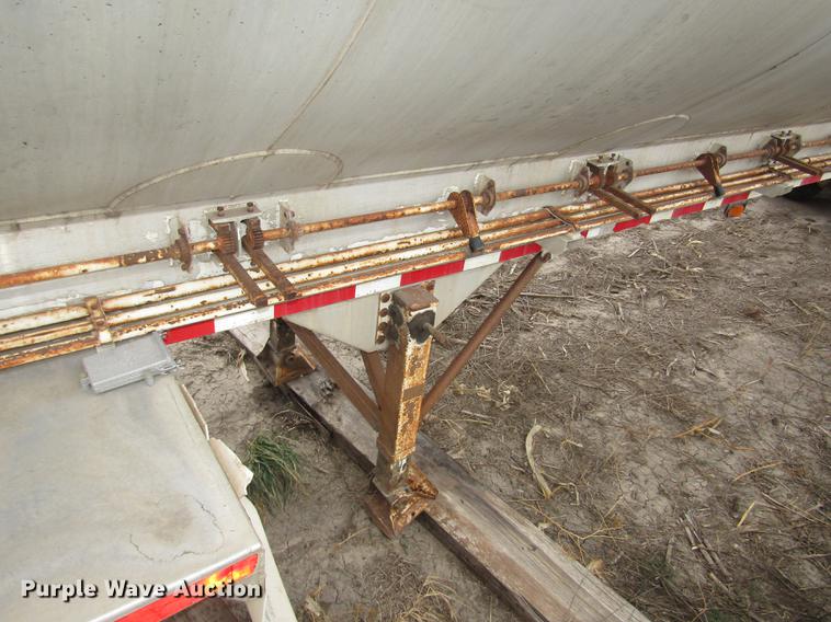 image for item DD2965 1998 Ledwell bulk feed trailer