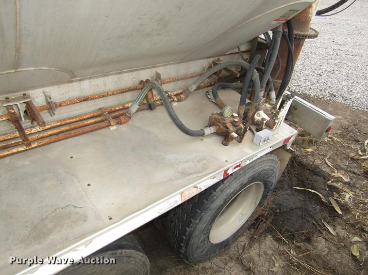 image for item DD2965 1998 Ledwell bulk feed trailer