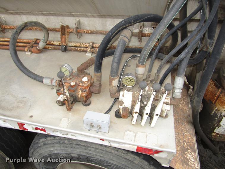 image for item DD2965 1998 Ledwell bulk feed trailer