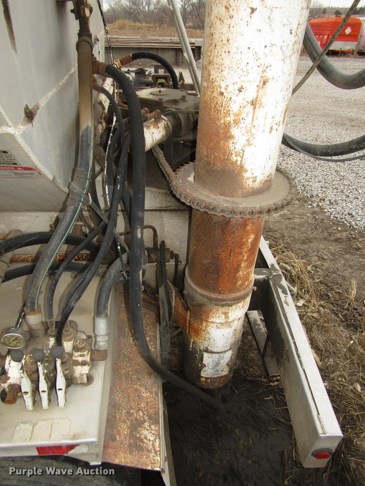 image for item DD2965 1998 Ledwell bulk feed trailer