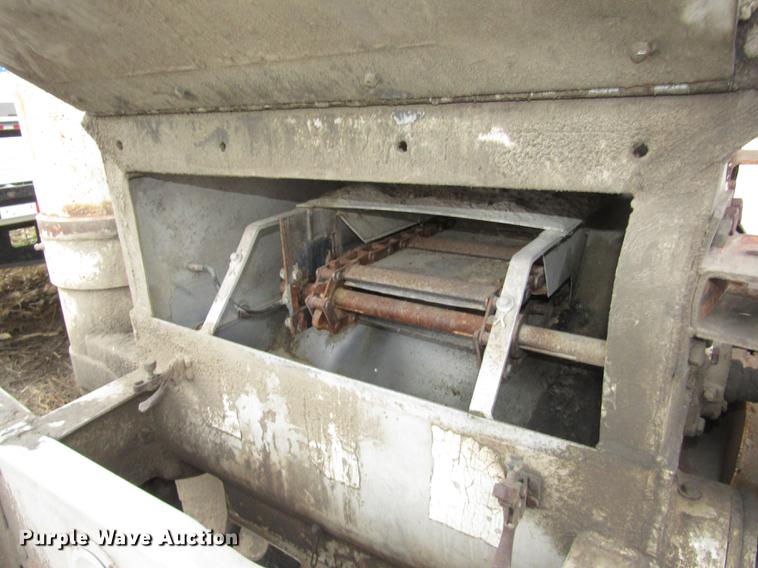 image for item DD2965 1998 Ledwell bulk feed trailer