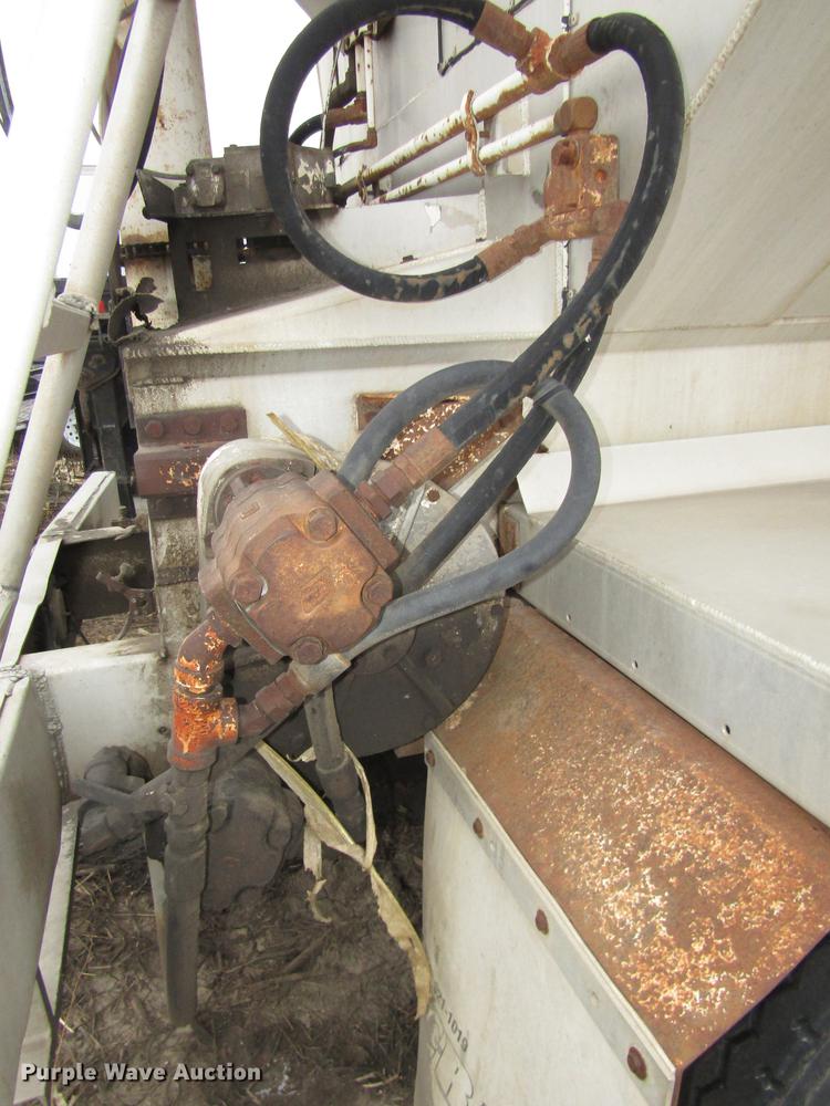 image for item DD2965 1998 Ledwell bulk feed trailer