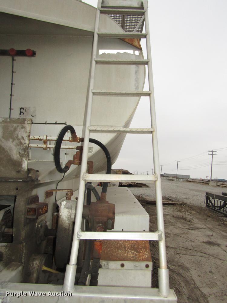 image for item DD2965 1998 Ledwell bulk feed trailer