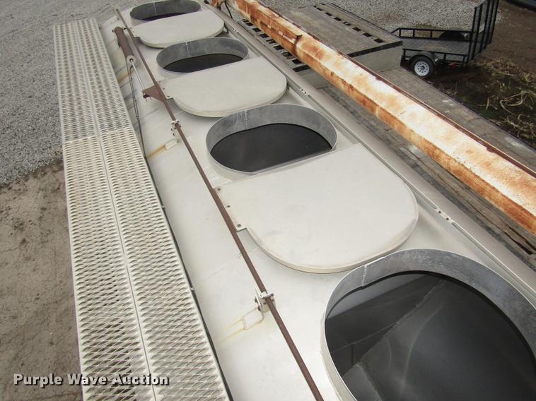 image for item DD2965 1998 Ledwell bulk feed trailer