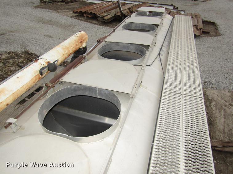 image for item DD2965 1998 Ledwell bulk feed trailer