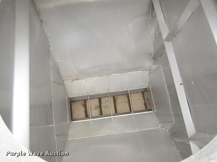 image for item DD2965 1998 Ledwell bulk feed trailer