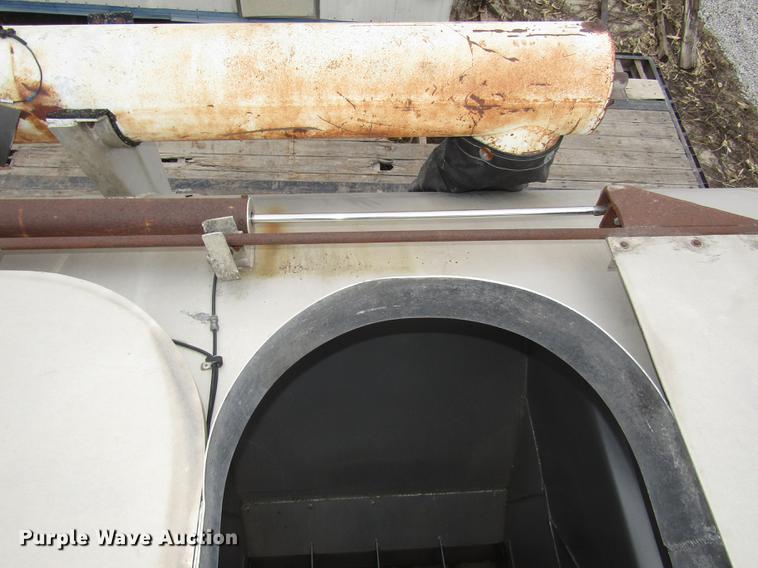 image for item DD2965 1998 Ledwell bulk feed trailer