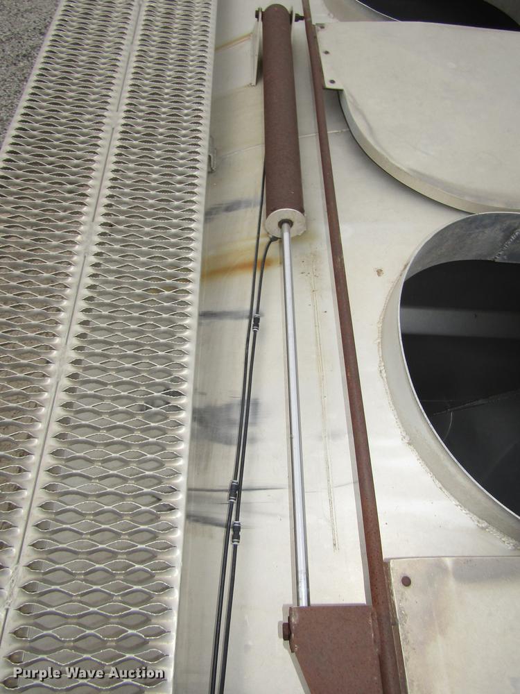 image for item DD2965 1998 Ledwell bulk feed trailer