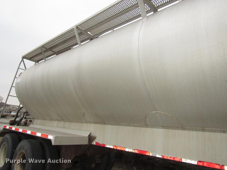 image for item DD2965 1998 Ledwell bulk feed trailer