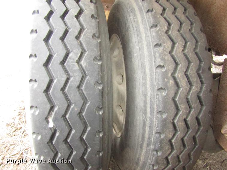 image for item DD2965 1998 Ledwell bulk feed trailer