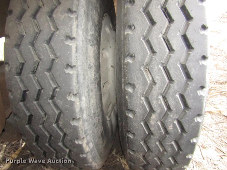 image for item DD2965 1998 Ledwell bulk feed trailer