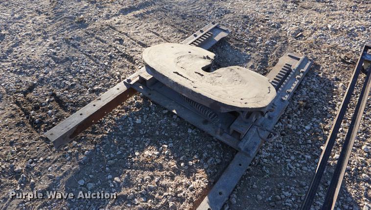 image for item DN9455 1998 Freightliner rear end