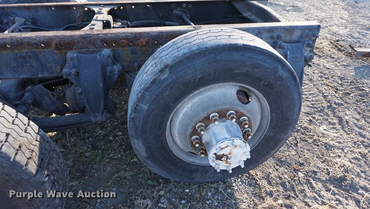image for item DN9455 1998 Freightliner rear end