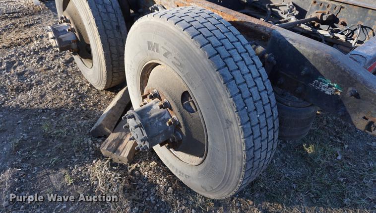 image for item DN9455 1998 Freightliner rear end