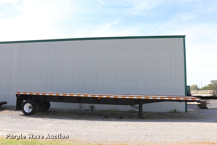 image for item DQ9398 1990 Fontaine flatbed trailer