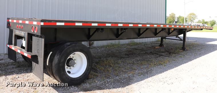 image for item DQ9398 1990 Fontaine flatbed trailer