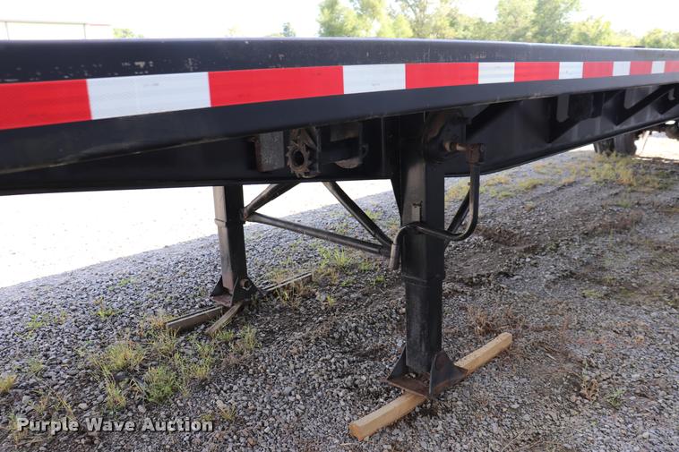 image for item DQ9398 1990 Fontaine flatbed trailer