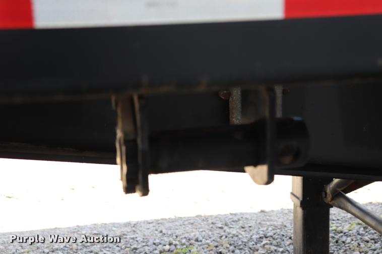 image for item DQ9398 1990 Fontaine flatbed trailer