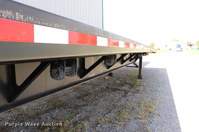 image for item DQ9398 1990 Fontaine flatbed trailer