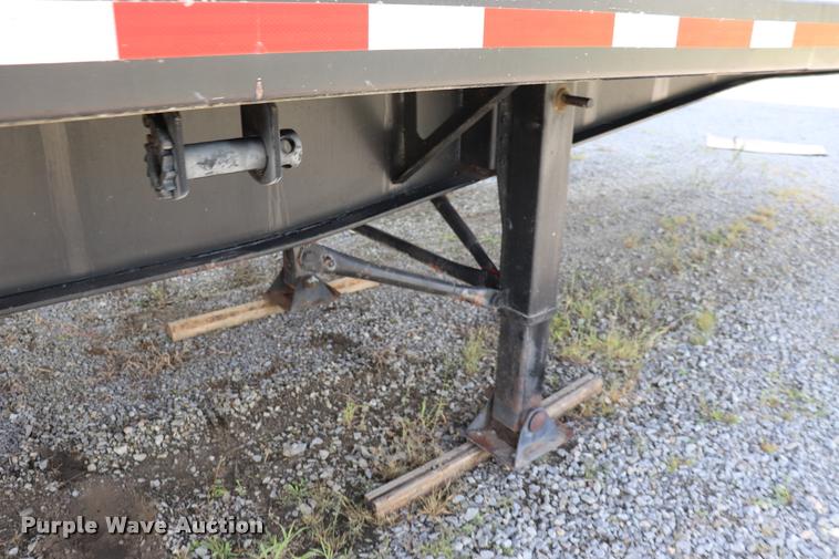 image for item DQ9398 1990 Fontaine flatbed trailer