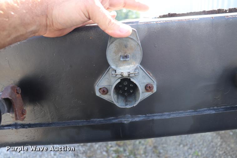 image for item DQ9398 1990 Fontaine flatbed trailer