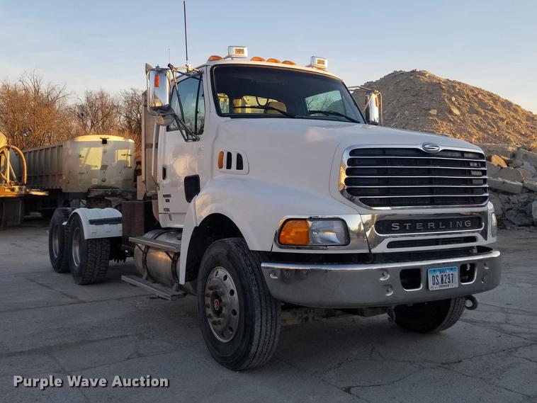 image for item EE9293 2005 Sterling L9500 semi truck