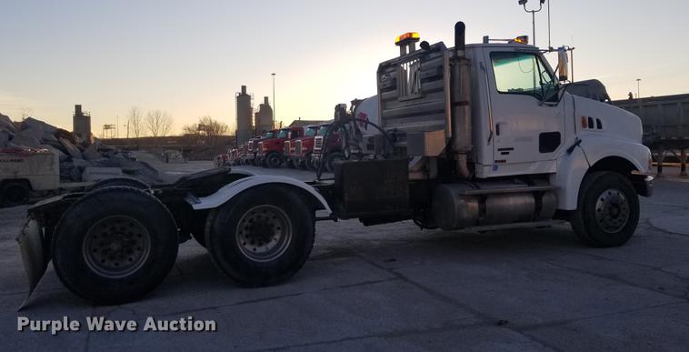 image for item EE9293 2005 Sterling L9500 semi truck