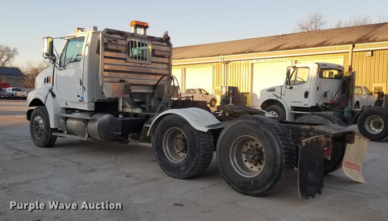 image for item EE9293 2005 Sterling L9500 semi truck
