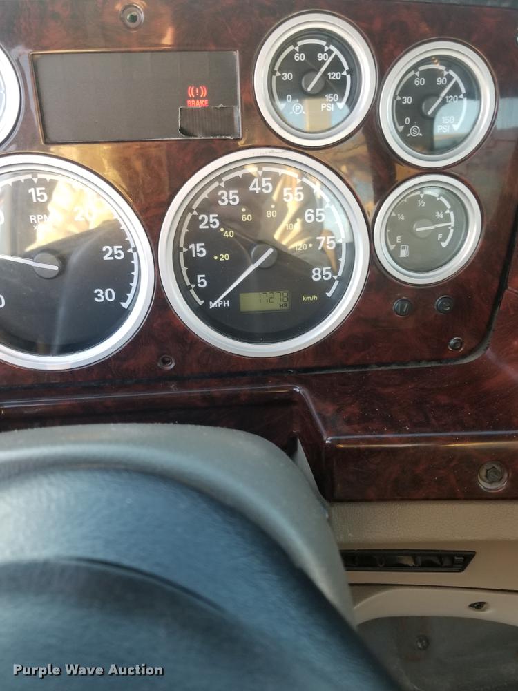 image for item EE9293 2005 Sterling L9500 semi truck