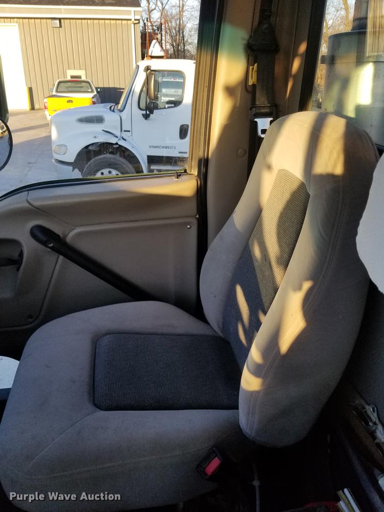 image for item EE9293 2005 Sterling L9500 semi truck