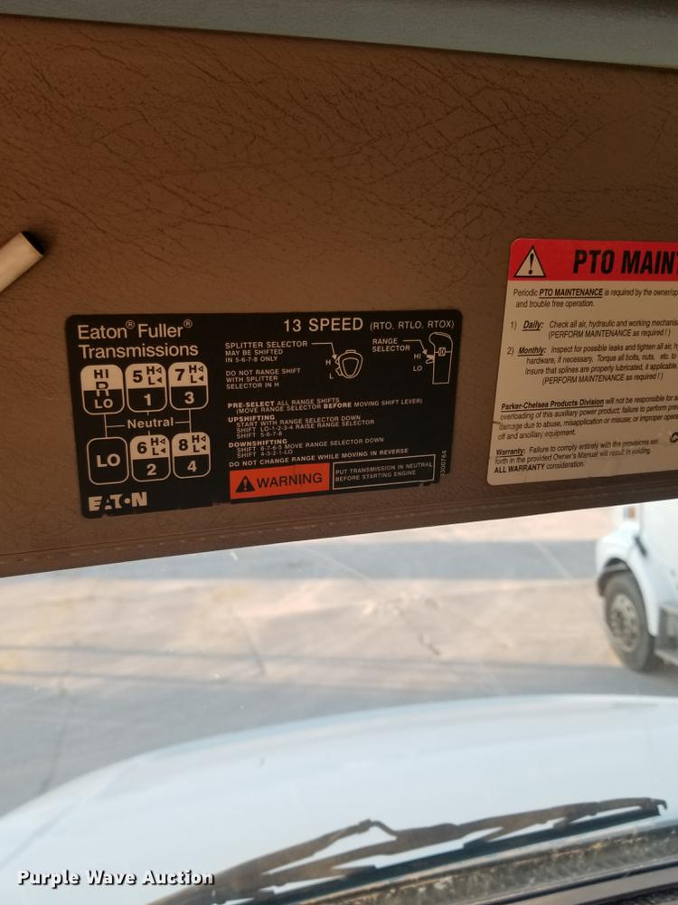 image for item EE9293 2005 Sterling L9500 semi truck