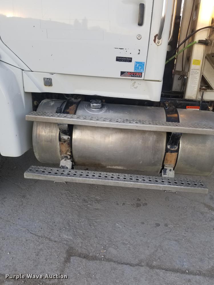 image for item EE9293 2005 Sterling L9500 semi truck