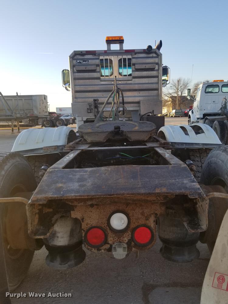 image for item EE9293 2005 Sterling L9500 semi truck