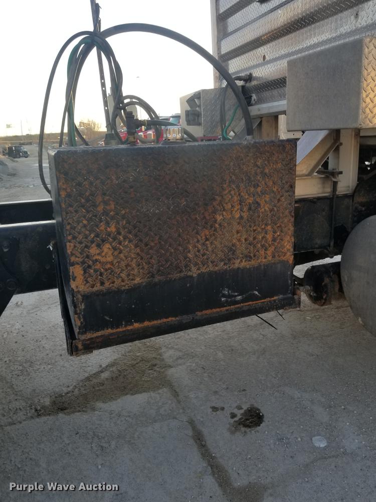 image for item EE9293 2005 Sterling L9500 semi truck