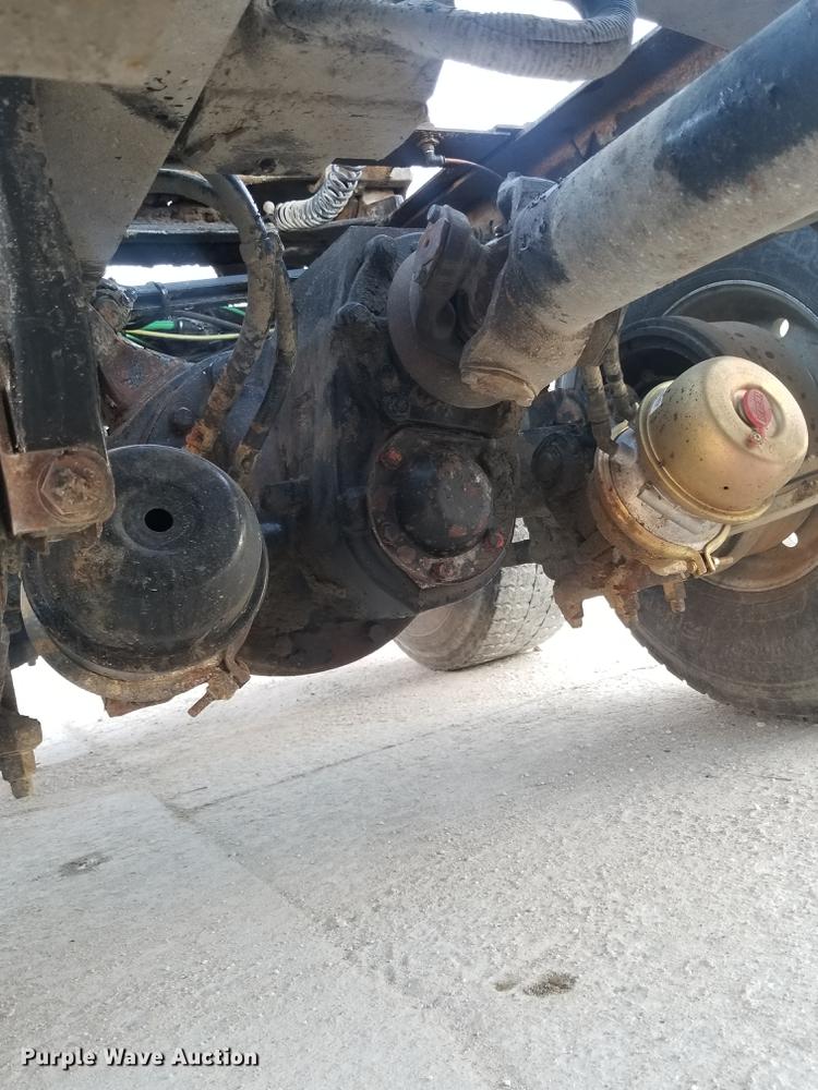 image for item EE9293 2005 Sterling L9500 semi truck