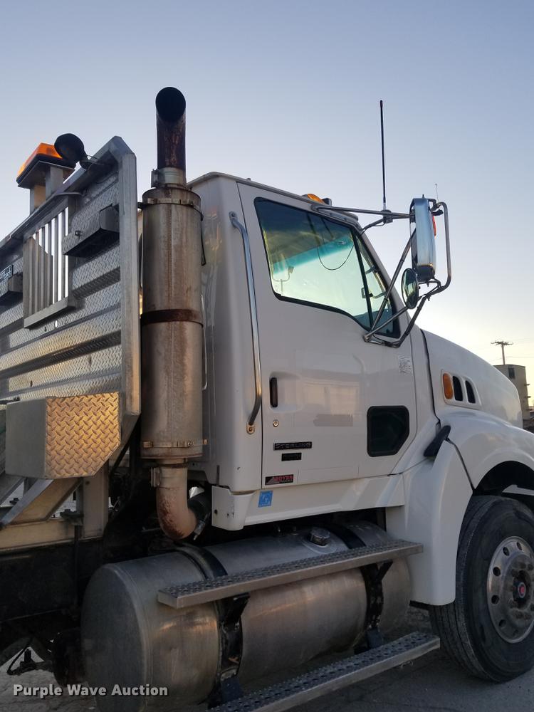 image for item EE9293 2005 Sterling L9500 semi truck