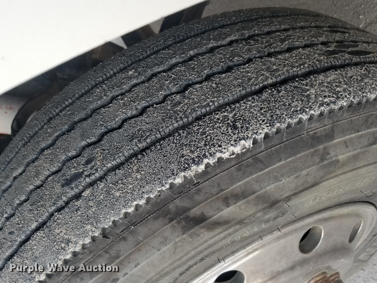 image for item EE9293 2005 Sterling L9500 semi truck