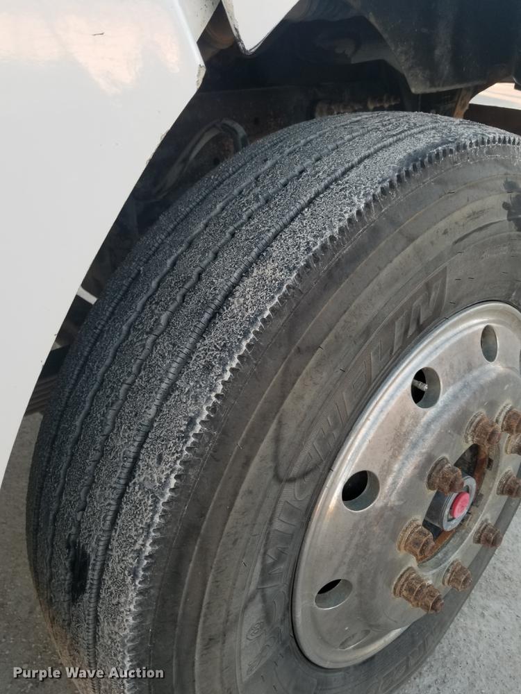 image for item EE9293 2005 Sterling L9500 semi truck