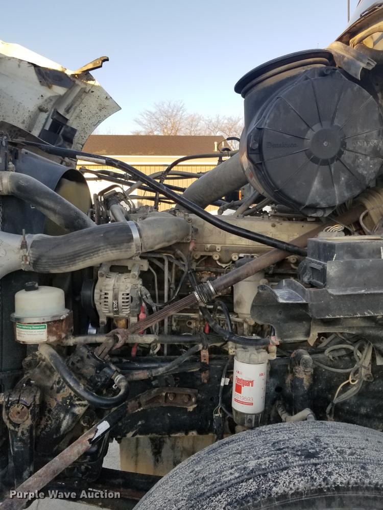 image for item EE9293 2005 Sterling L9500 semi truck