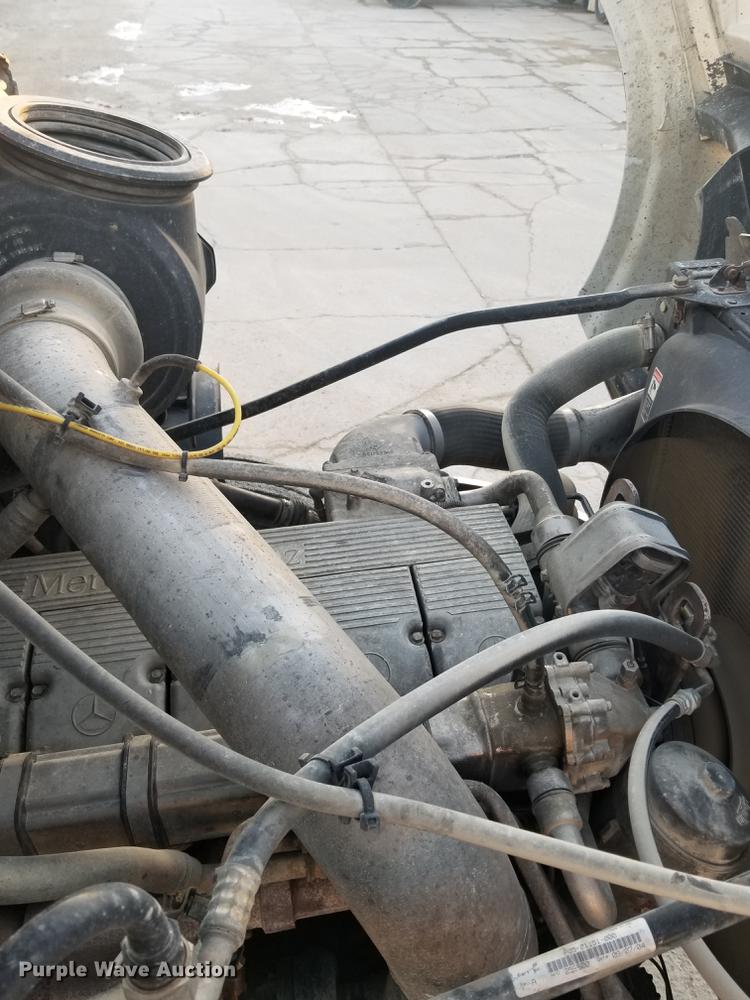 image for item EE9293 2005 Sterling L9500 semi truck