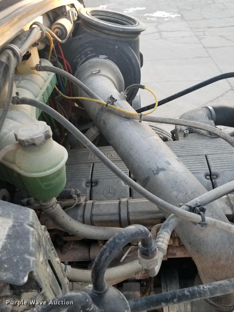 image for item EE9293 2005 Sterling L9500 semi truck