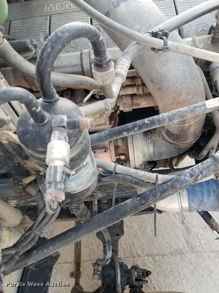 image for item EE9293 2005 Sterling L9500 semi truck