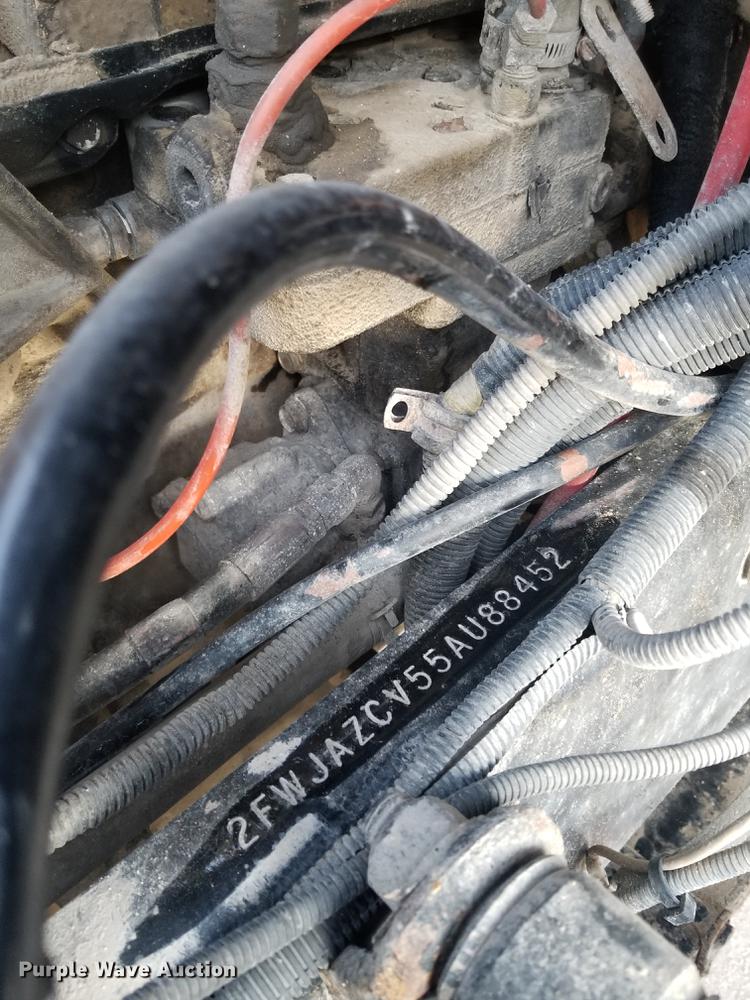 image for item EE9293 2005 Sterling L9500 semi truck