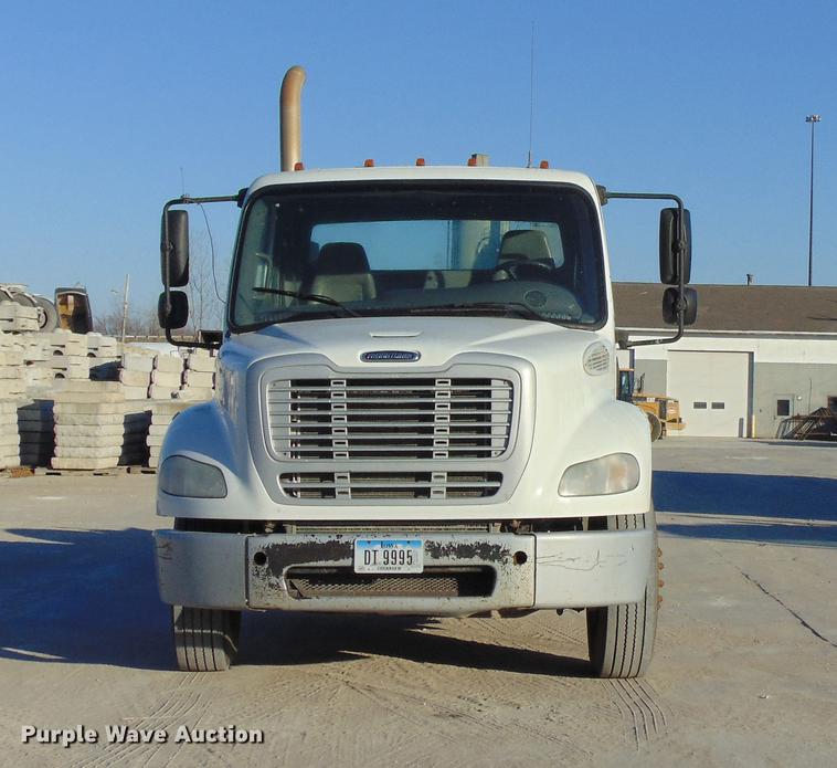 image for item EE9303 2009 Freightliner Business Class M2 semi truck