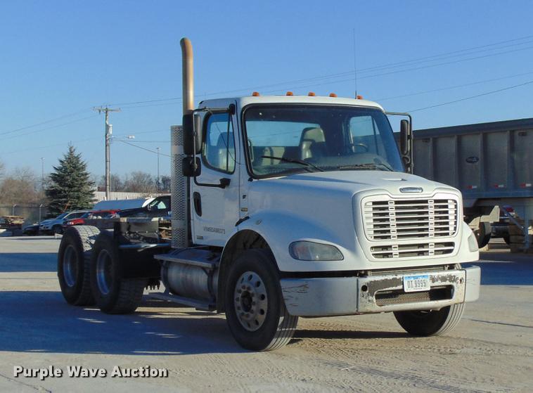 image for item EE9303 2009 Freightliner Business Class M2 semi truck