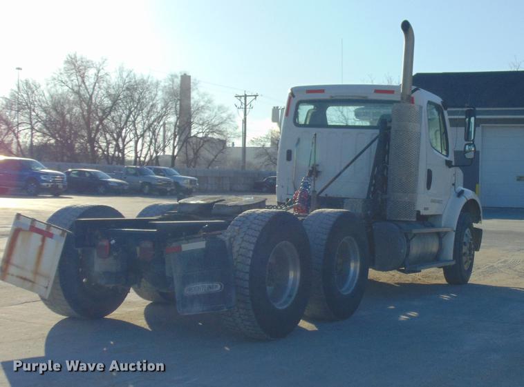 image for item EE9303 2009 Freightliner Business Class M2 semi truck