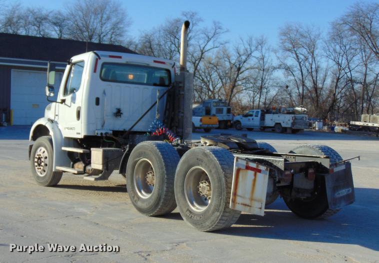 image for item EE9303 2009 Freightliner Business Class M2 semi truck