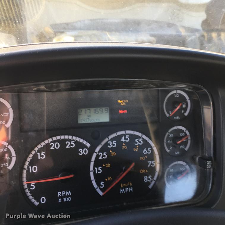 image for item EE9303 2009 Freightliner Business Class M2 semi truck